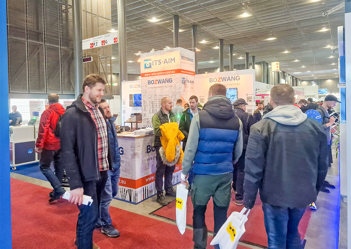 Feria Amper - República Checa. Stand de ITS-AIM con máquinas de procesamiento de alambre.